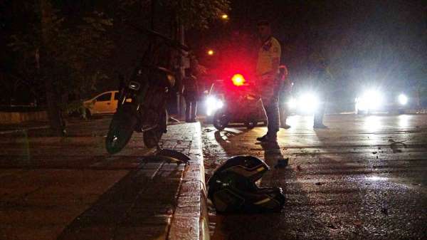Antalya'da feci kaza: Yayaya çarpan motosikletli hayatını kaybetti