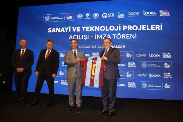 Bakan Kacır'dan Trabzonspor'a Salah teşekkürü