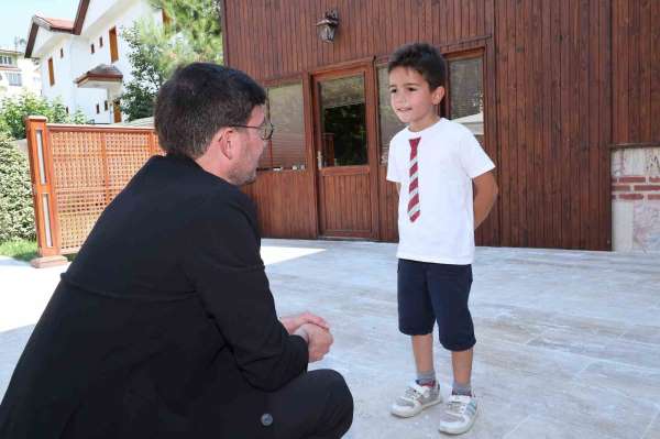 Başkan Yazıcıoğlu'ndan 7 yaşındaki çevreci çocuğa hediye