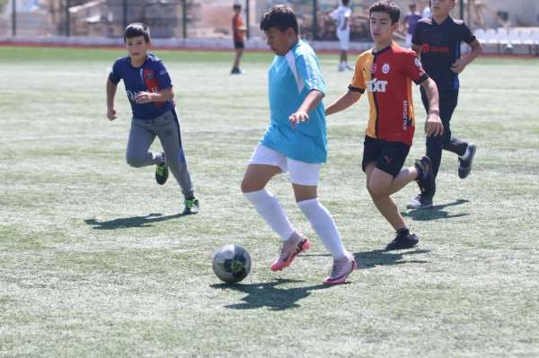 Camiler arası futbol turnuvasında ilk düdük çaldı
