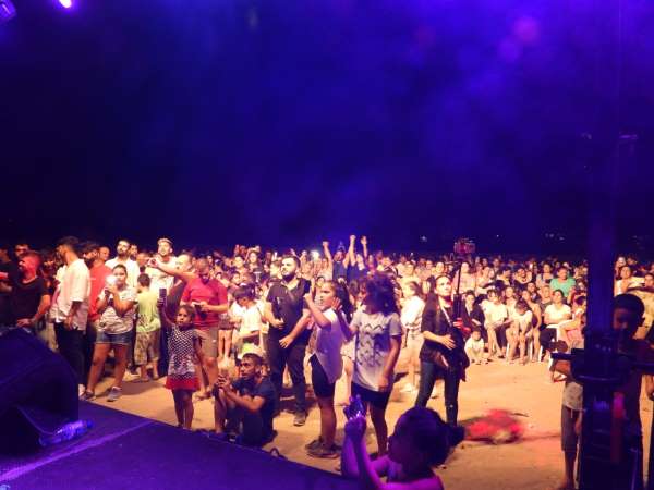 Hatay'da 'Halkımız mutlu olsun' sloganıyla konser düzenlendi