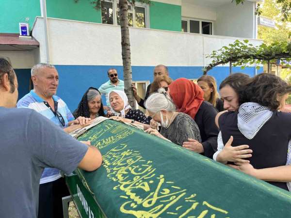 Ünlü yönetmen Abdulkadir Ceylan Ede Eskişehir'de toprağa verildi