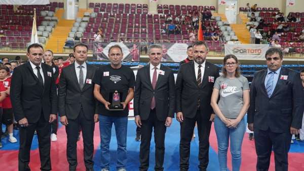 Enes Gündaşlı'nın anısına Türkiye Yıldızlar Takım Karate Şampiyonası Isparta'da başladı