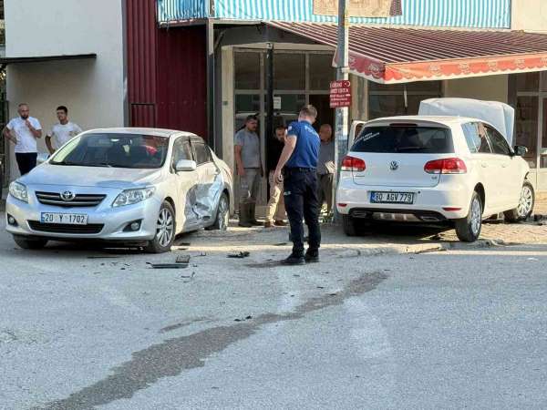 Osmaniye'de iki otomobilin karıştığı kazada 3 kişi yaralandı