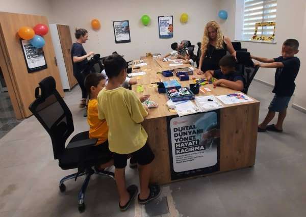 Turgutlu'da çocuklar 'Teknoloji Orucu' tuttu, hediyeleri kazandı