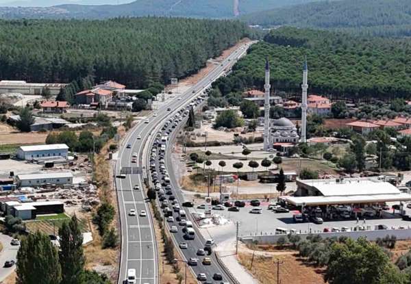 Muğla'da zincirleme kaza sonrası karayolunda trafik tıkandı