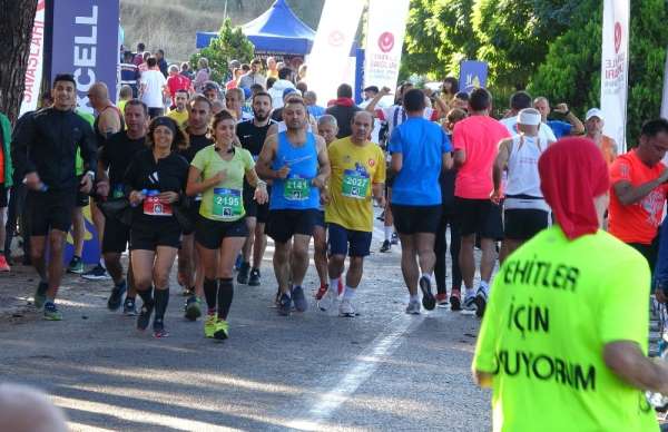 Turkcell Gelibolu Maratonu 'Adımlar Fidana' sloganıyla koşuldu 