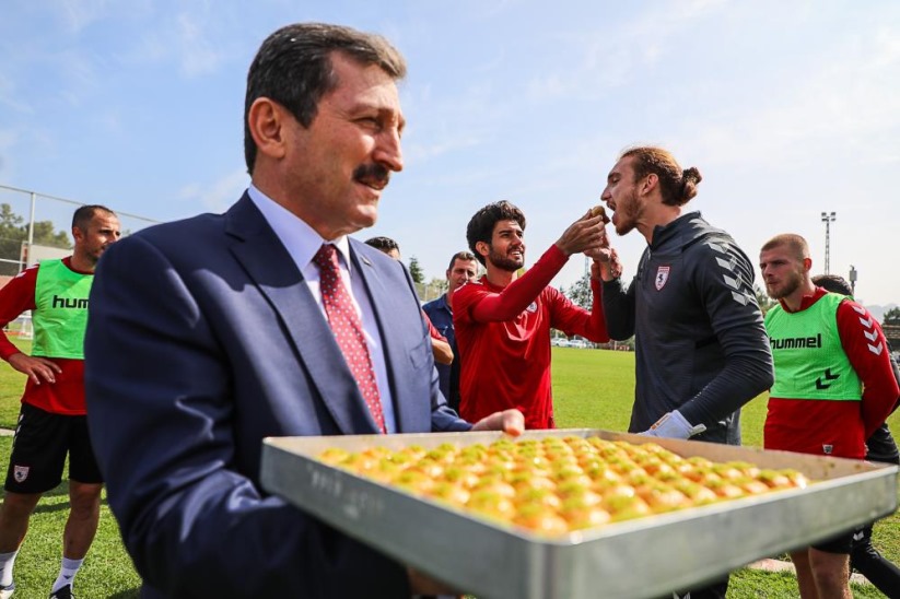 Vali Tavlı'dan Samsunspor'a baklava dopingi