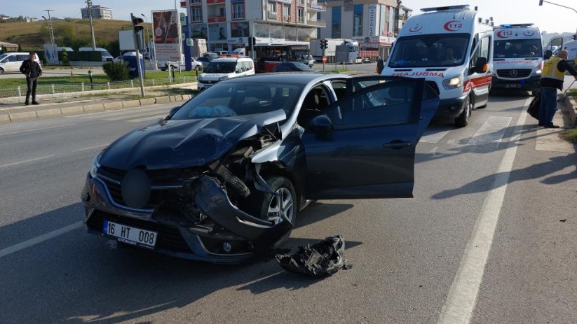 Samsun'da kavşakta kaza: 3 yaralı