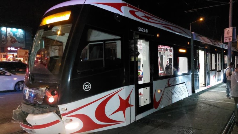 Samsun'da tramvay ambulansla çarpıştı: 4 sağlık çalışanı yaralandı