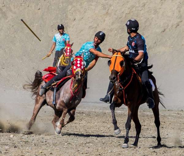 Atlı cirit ön eleme müsabakaları Erzincan'da yapıldı