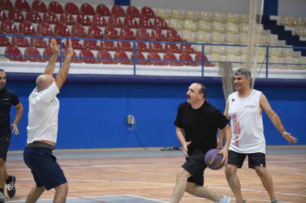 Yeni tesiste ilk maç Başkan Kotan'dan