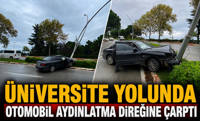 Üniversite yolunda otomobil aydınlatma direğine çarptı