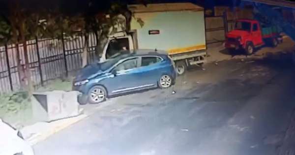 Sarıyer'de freni boşalan kamyonet kazaya neden oldu: 3 yaralı