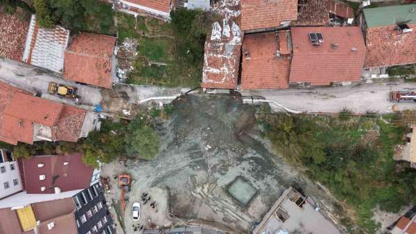 Tokat'ta inşaat alanının yanındaki yol çöktü, iki katlı apartman boşaltıldı