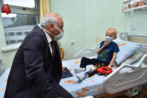 Başkan Zorluoğlu'ndan lösemili çocuklara ziyaret 
