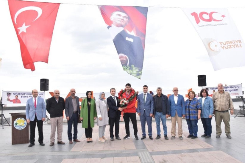 Dünya 2.'si Mustafa Olgun'a Samsun'da coşkulu karşılama