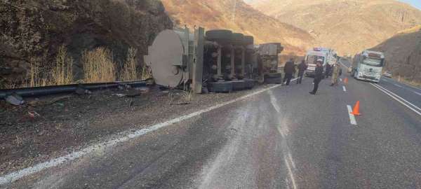 Ağrı'da kaza yapan tanker sürücüsü hayatını kaybetti