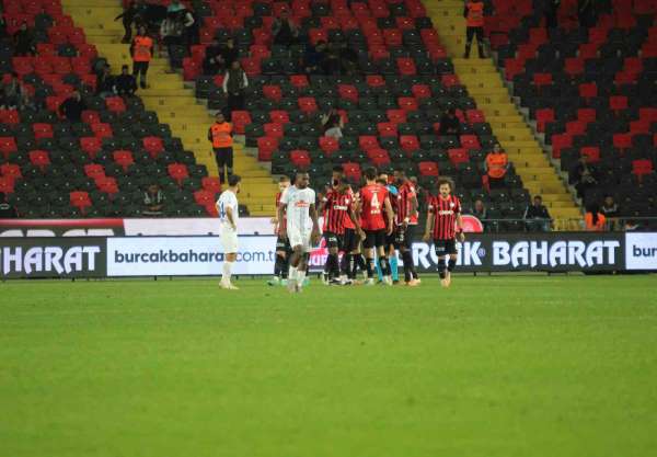 Trendyol Süper Lig: Gaziantep FK: 2 - Ç.Rizespor: 0 (Maç Sonucu)