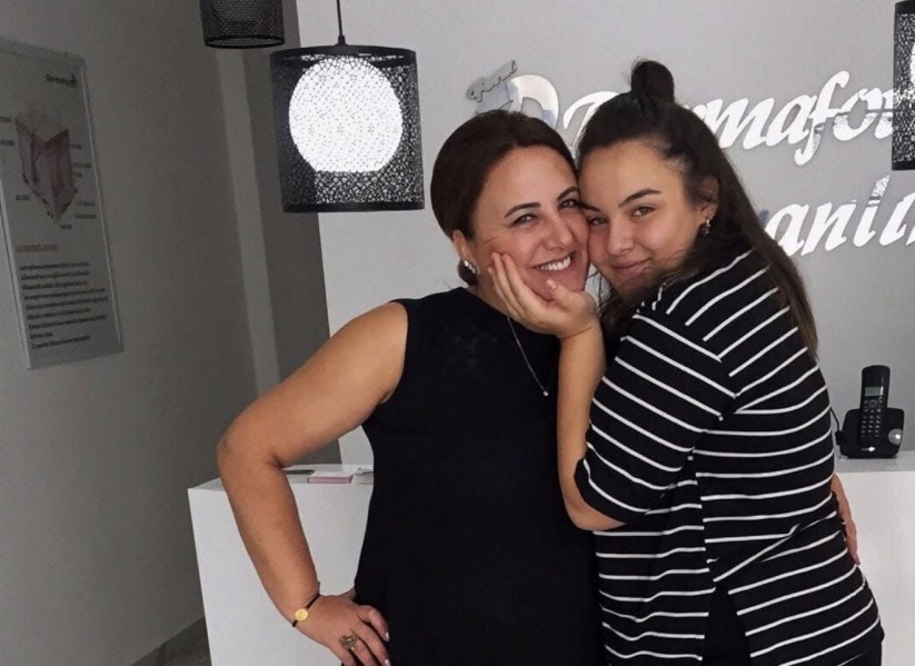 Genç kıza, öldürülen annesini ölümle tehditten 2 yıl 6 ay hapis