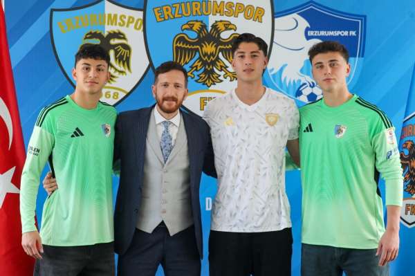 Erzurumspor'da gençlere imza attırıldı