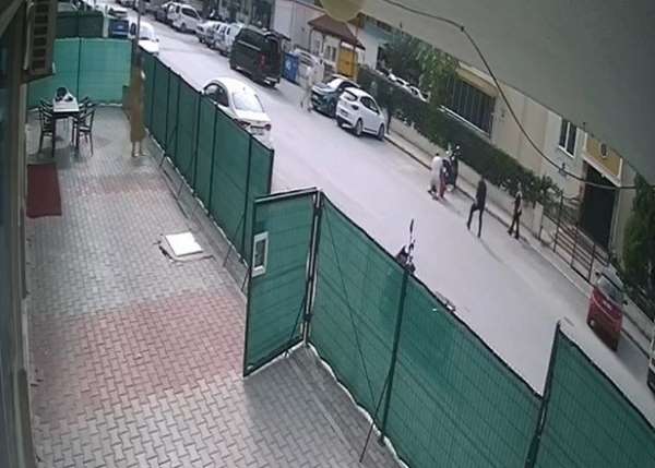 Rus uyruklu çiftin tartışması bıçaklı saldırıya döndü, o anlar güvenlik kamerasına yansıdı