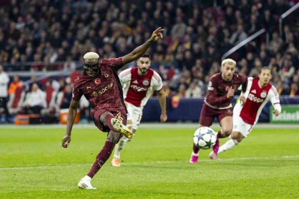 Victor Osimhen'den Avrupa'da ilk hat-trick