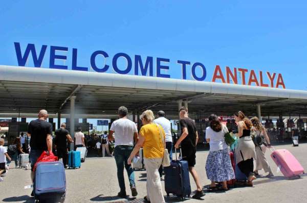 Turizm kenti Antalya'da ilk 11 ayda turist rekoru