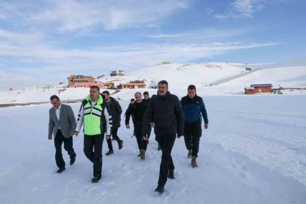 Vali Ali Çelik, yatırımcıları ve kayak severleri Hakkari'ye davet etti