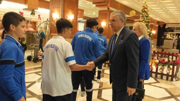 Kemer'de futbolculara motivasyon yemeği