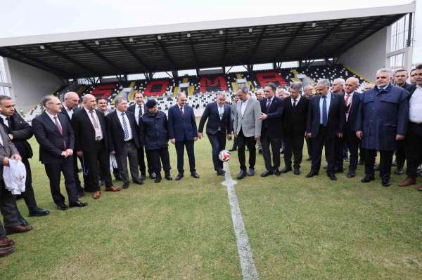 Bakan Bak, Soma'da stat açılışı yaptı