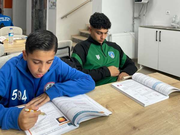 Cizre'de genç sporcular saha ve kitap arasında köprü kuruyorlar