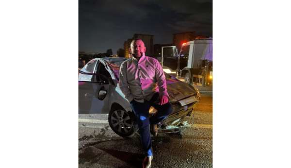 Kazadan yara almadan kurtuldum pozu