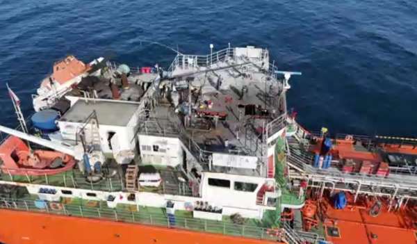 Saldırıya uğrayan MIDVOLGA-2 isimli geminin Sinop'taki tamir çalışmaları sürüyor