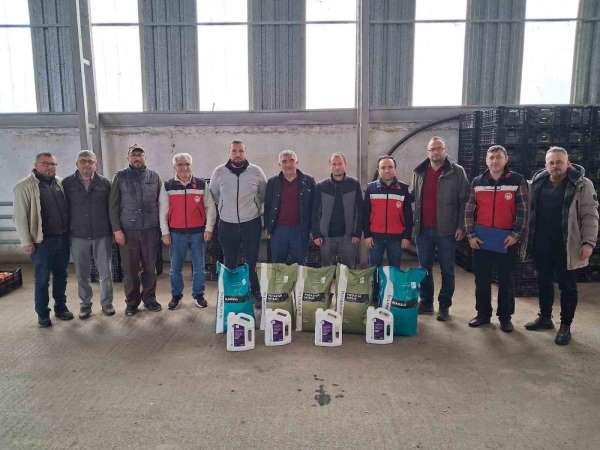 Simav'da 11 sera üreticisine 2,5 ton gübre desteği