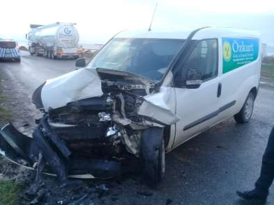 İzmir'de iki ayrı trafik kazası: 5 yaralı