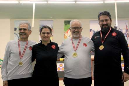 Yaşlı evi sakinleri danstan sonra okçulukta da şampiyon oldular