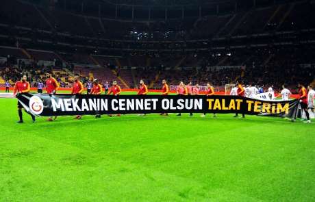 Galatasaray ve Hatayspor'dan Talat Terim için pankart 
