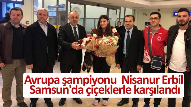 Avrupa şampiyonu eskrimci Nisanur Erbil, Samsun'da çiçeklerle karşılandı