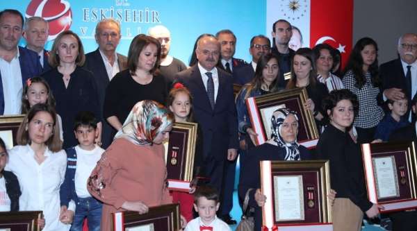 Şehit ve gazi ailelerine Devlet Övünç Madalyaları takdim edildi