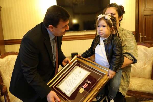 Erzincan'da 3 şehit ailesine Devlet Övünç Madalyası verildi