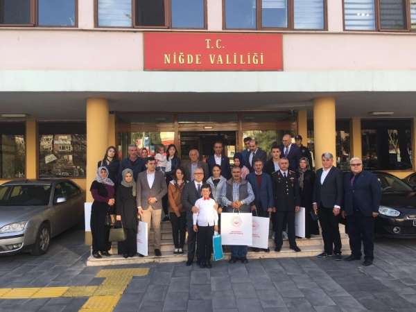 Niğde'de şehit ailelerine ve gazilere Devlet Övünç Madalyası törenle verildi