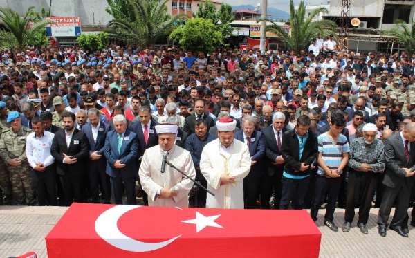 Hataylı şehit toprağa verildi