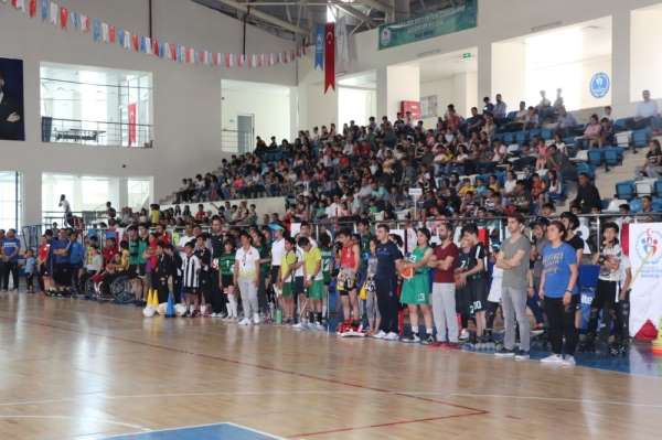 Hakkari'de yaz spor okulları sona erdi 