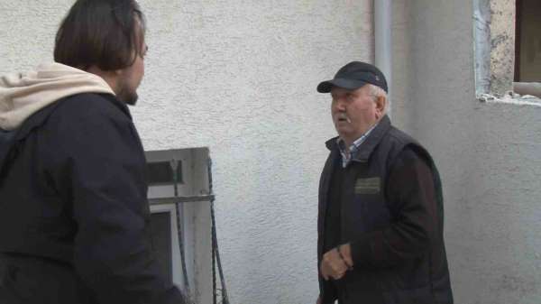 Arnavutköy'de 82 yaşındaki adamı taciz edip parasını çalmaya çalıştı, o anlar kamerada