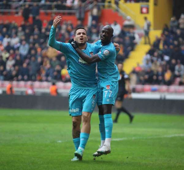 Rey Manaj bu sezonki gol sayısını 11'e çıkardı