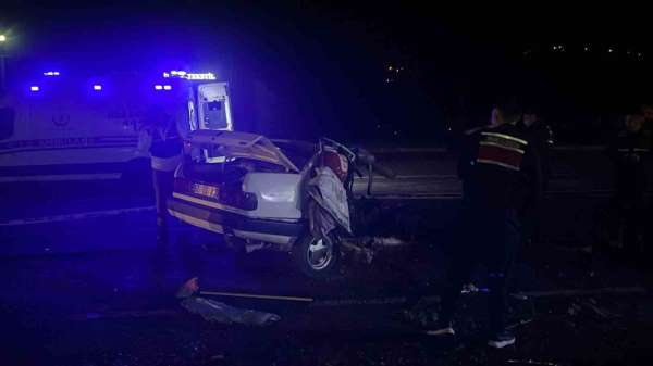Zonguldak'ta feci kazada otomobil ikiye bölündü: 1 ölü, 4 yaralı