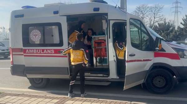 Avcılar'da yol vermeme kavgası kadın sürücü kolundan bıçakladı