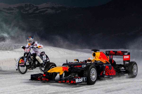 Formula 1'in yeni '1 numarası' Verstappen bu kez buz pistine çıktı