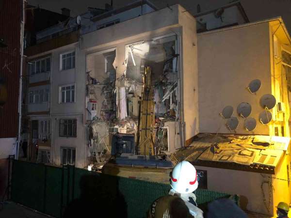 Üsküdar'da doğalgaz patlaması yaşanan binada yıkım işlemi başladı